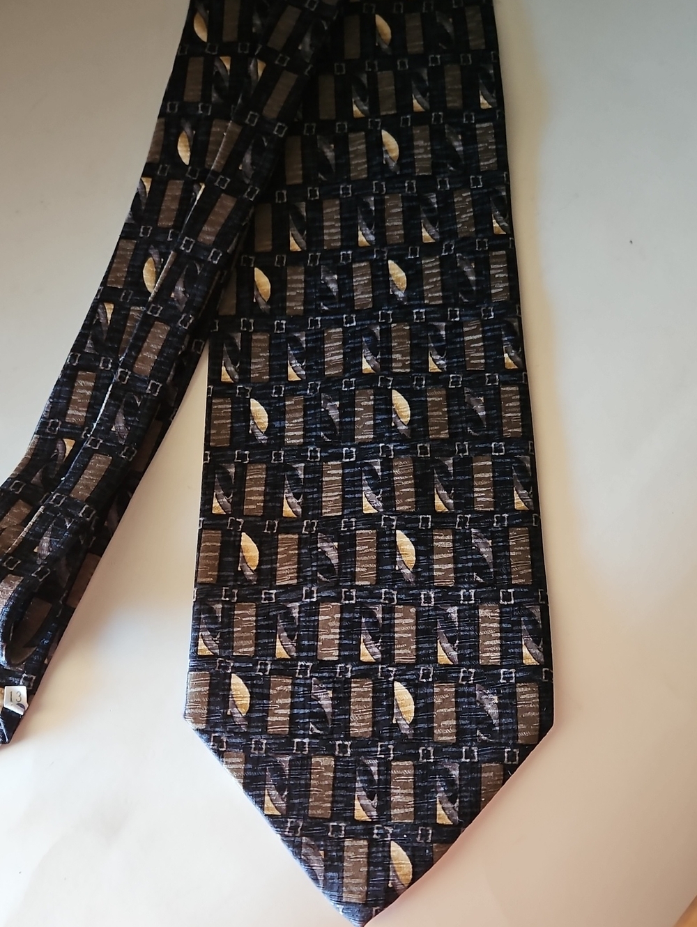 VINTAGE DANIEL DE FASSON BLUE/GEOMETRIC PATTERNED TIE
